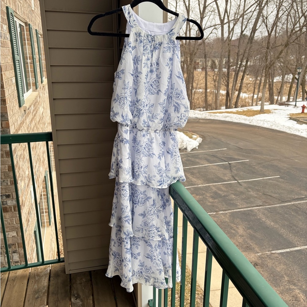 🆕✨Signature byRobbieBee Blue Floral Tiered Midi Dress Size 6 White Chinoiserie - Picture 4 of 15